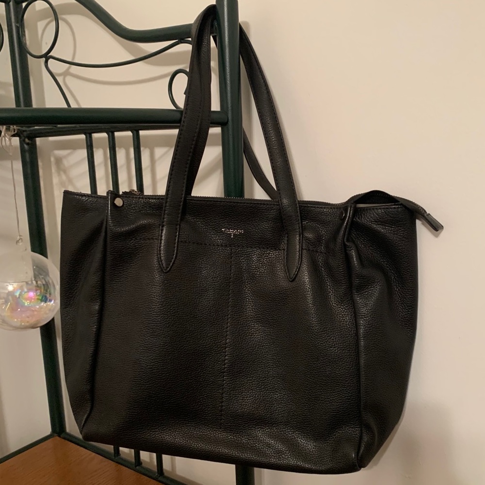Black All Leather Tote w Zipper Tote Tahari